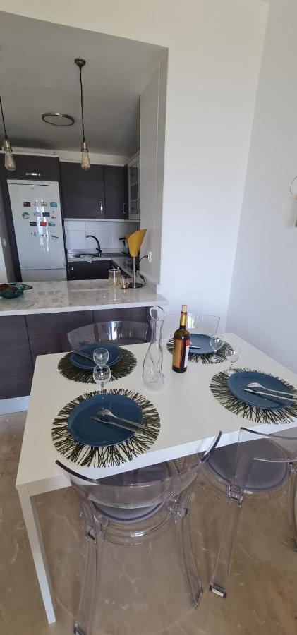 Small Oasis - Appartement 6 Personnes Манилва Экстерьер фото