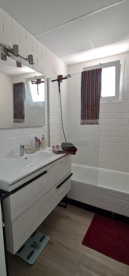 Small Oasis - Appartement 6 Personnes Манилва Экстерьер фото