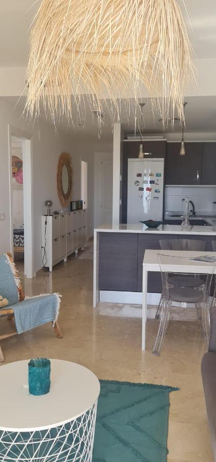 Small Oasis - Appartement 6 Personnes Манилва Экстерьер фото